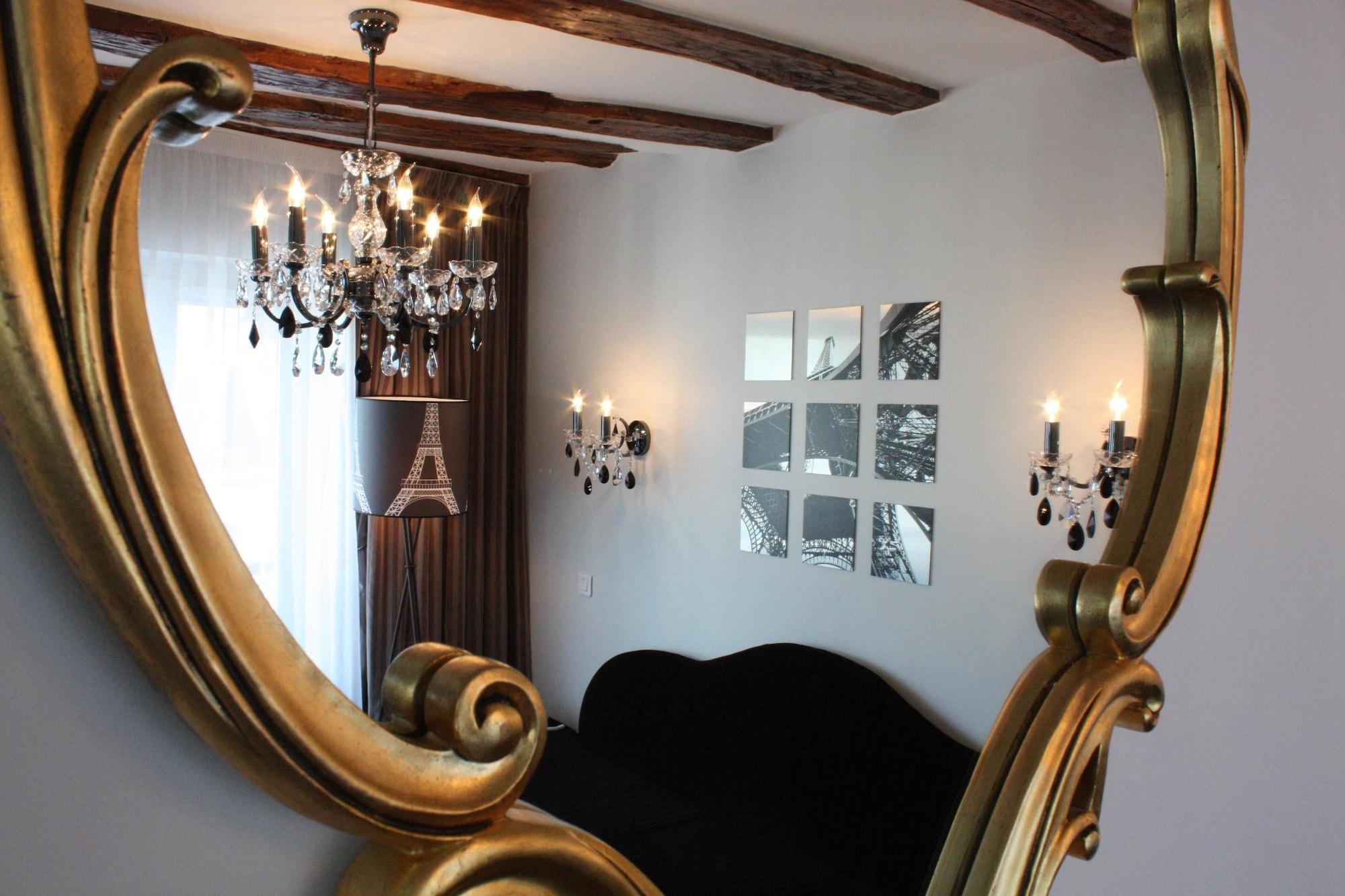 Boutique Konfidentiel Parigi